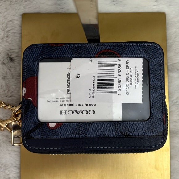 Coach Signature Canvas Cherry Print Zip Wallet Goldtone Chain with clip. ID slot - Picture 4 of 12